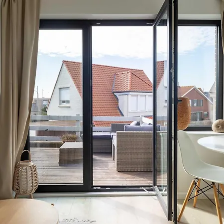 The Ocean Breeze 1 *