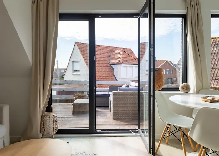 The Ocean Breeze 1 *